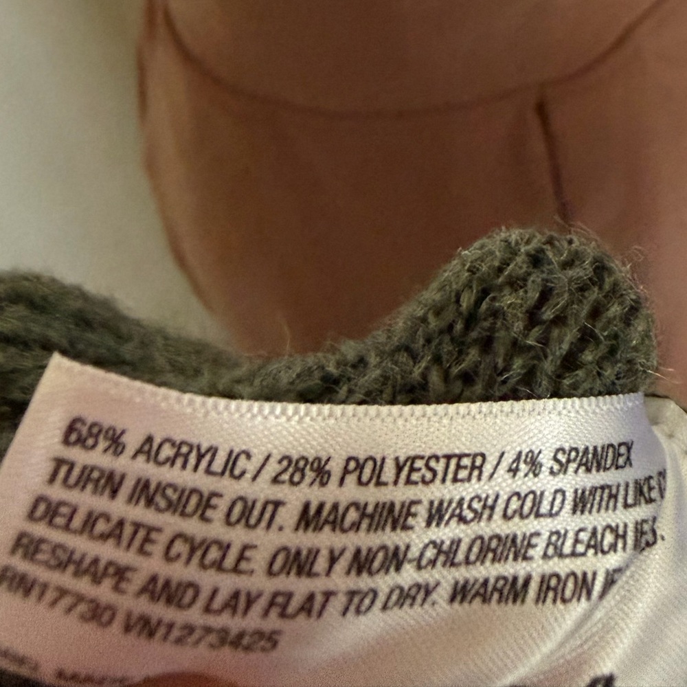Universal Thread - Cozy Olive Green Oversized Knit Sweater - Picture 3 of 9
